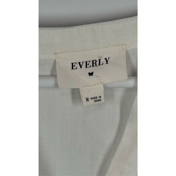 Everly white crisscross roll up sleeve blouse, size medium  - Picture 3 of 8